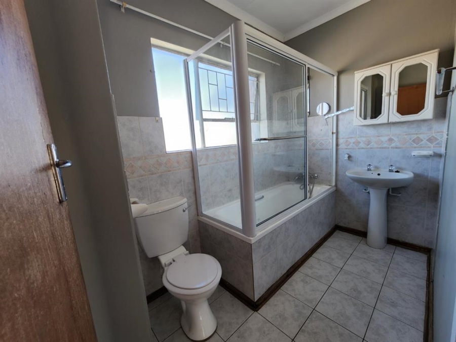 2 Bedroom Property for Sale in Langenhovenpark Free State